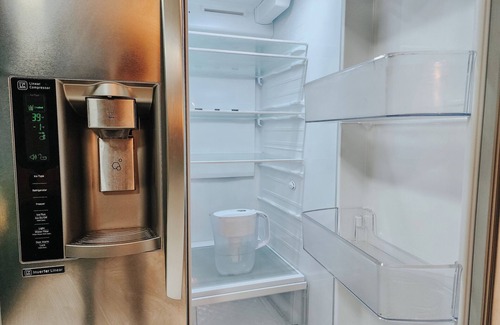 Center City Apartment | Luxi/2 King Beds/65" 4K TV/Rain Shower/W/D