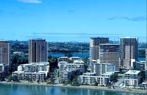 Wentworth Point Apartment | Luxious Startling waterview highrise Condo