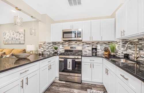 West Bronx House | Luxirious 3 bedroom apartment - 5 minutes from Yankee Stadium