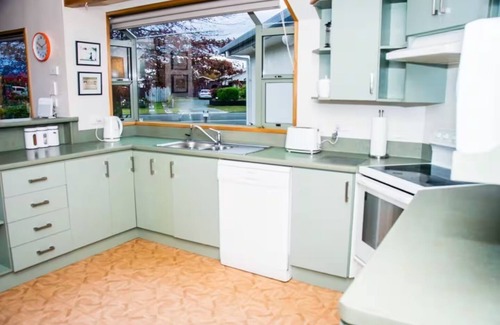 Te Anau House | Luxmore House * Perfect Location *Free Fibre WiFi