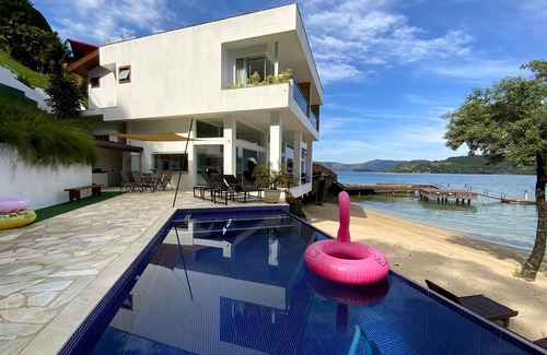 Frade House | Luxo Brasil #AR01 Praia da Árvore Mansion 09 Suites Private Beach Angra Vacation Rental
