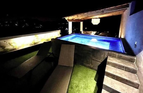 El Calvario House | LUXO Casa Valle de Bravo con jacuzzi y espectacular Vista al Lago