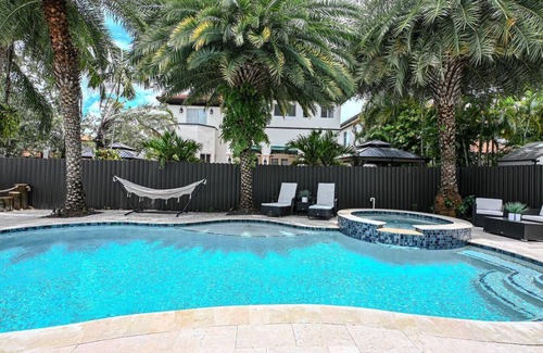 Tamiami House | LuxOasis Getaway Heated Pool/Minigolf/Beach/Chess