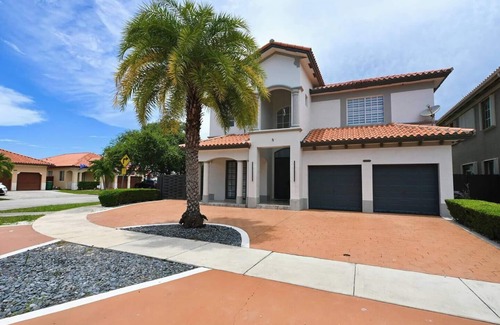 Tamiami House | LuxOasis Getaway Heated Pool/Minigolf/Beach/Chess