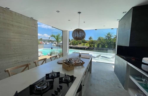 Japuiba House | LUXOBRASIL #AR23 Canal House Porto Bracuhy Vacation Rentals