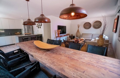 Floresta Velha House | LuxoBrasil #NR01 Yellow House Fernando de Noronha Seasonal Rent