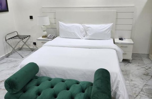 Ojodu Hotel | LUXOL HOMES&SUITES