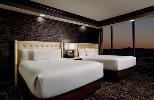 Las Vegas Strip Resort | Luxor Hotel and Casino