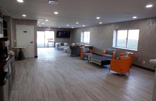 Leadsville Hotel | Luxor Inn & Suites, a Travelodge by Wyndham