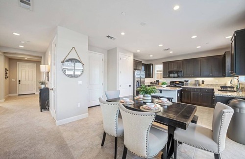 Pittsburg House | LuxoStays| ! Spacious, Cozy and Peaceful 5BR House