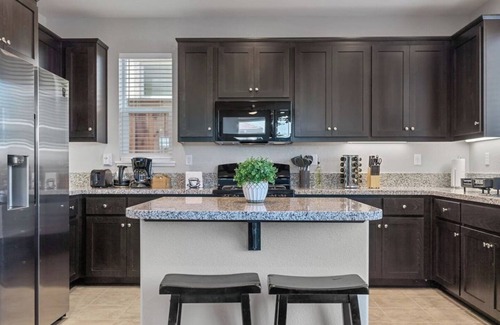 Pittsburg House | LuxoStays| ! Spacious, Cozy and Peaceful 5BR House
