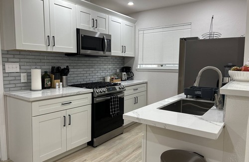 Vallejo House | LUXOStays|Spacious Home Nr Six Flags & Napa Valley