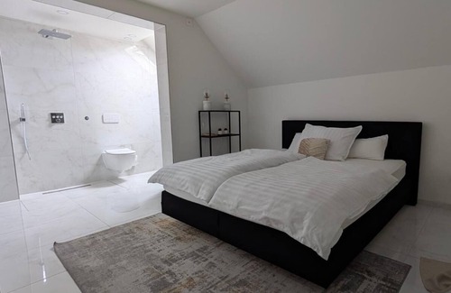 Biel Apartment | Luxrem 5 Apartments Skyline