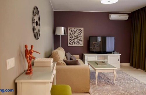 Tractorul Apartment | Luxres#2