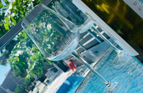 Paralia Ofryniou Apartment | LUXSUITES