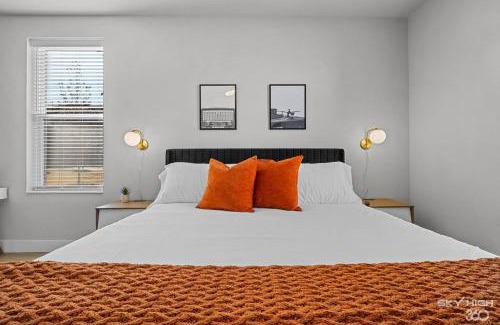 Rogers Apartment | Luxuary Apt, Pool, Kingbeds, Near Amp