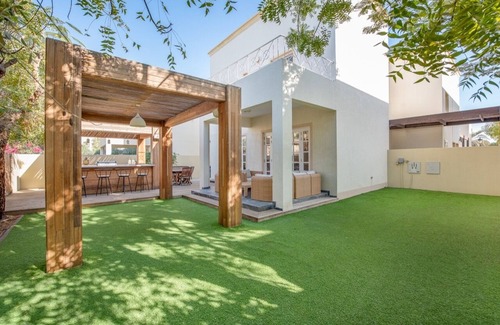 Deema Villa | Luxuary family villa in the Lakes, with full maid service (UPDATED PHOTOS)