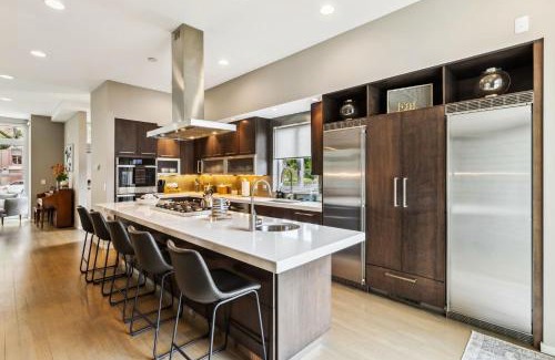 Tremont House | Luxuary Tremont Home - Movie Room, Pet & Baby Friendly