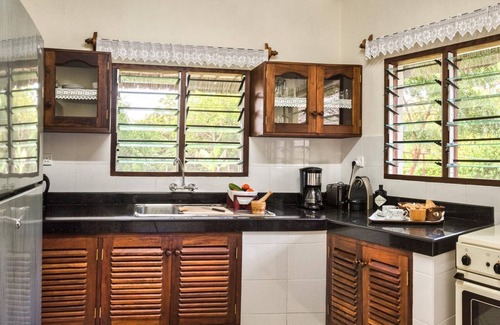 Diani Beach Villa | Luxuary villa at Diani Beach for 8 people, private, staff, pool, garden, gym