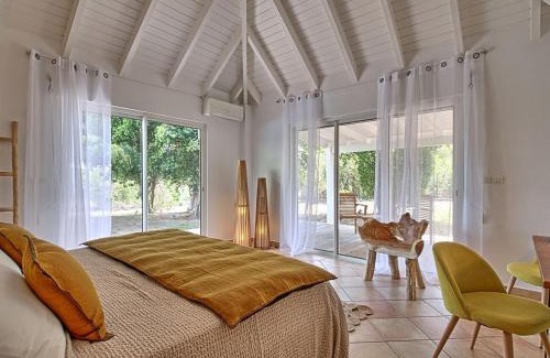 Plum Bay House | Luxueuse Villa avec Piscine Privée et Jardin dans un Cadre Sécurisé à Terres Basses, Marigot - FR-1-734-12