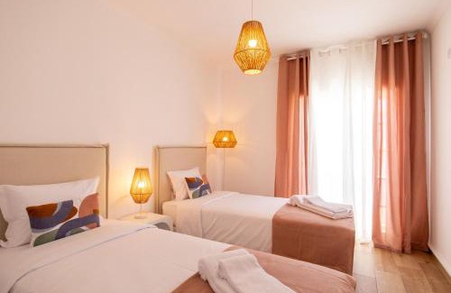 Tavira Villa | Luxuosa Villa com Piscina, Garagem e Vista Mar