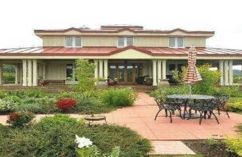 Bradford West Gwillimbury Cottage | Luxury Guest House Bradford
