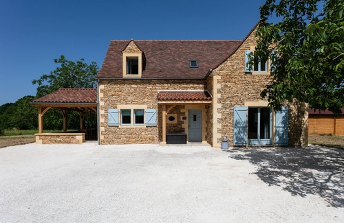 Saint-Crepin-et-Carlucet House | Luxury 3 Bed Home with Heated Swimming Pool, Brand New Air Con and Boules Pitch