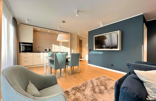 Muritz Apartment | Luxuriös Ausgestattete Ferienwohnung für Max. 4 Personen. Pool, Strand und Sauna