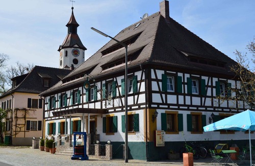 Markt Erlbach Apartment | Luxuriöse Ferienwohnung im Landhausstil mit 2 Schlafzimmern und Balkon