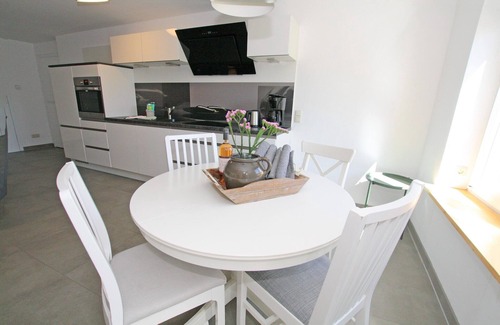 Wiek Apartment | Luxuriöse Ferienwohnung mit Terrasse, Wiek