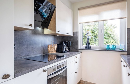 Den Burg House | Luxuriöses Ferienhaus für 2 Personen am Waldrand. Mit Garten,parkplatz und Sauna