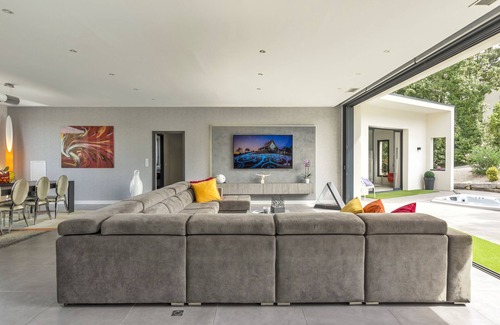 Saint-Clement-de-Riviere Villa | Luxurious villa on a private estate.