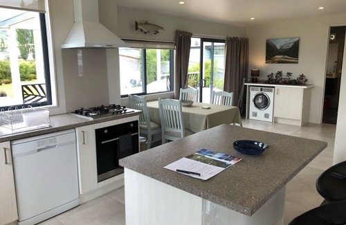 Southland District House | Luxuriate in Lumsden