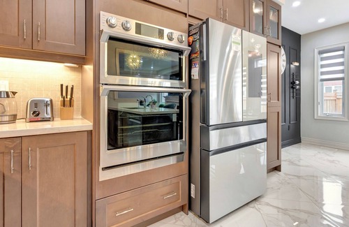 Stouffville House | Luxurious! Centrally located Stouffville Home-Office/Wi-Fi