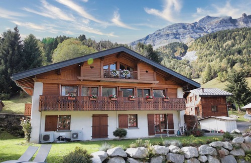 Les Contamines-Montjoie Ski Chalet | Luxurious six-bedroom chalet. 800m to ski lifts. Fast fibre wi-fi