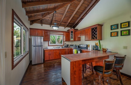 Gibson Bight House | Luxurious Tropical House near Beaches & Downtown