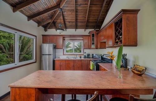 Gibson Bight House | Luxurious Tropical House near Beaches & Downtown