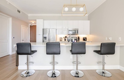 Peachtree Heights West Apartment | Luxurious 1,000 Sq ft. Buckhead Penthouse