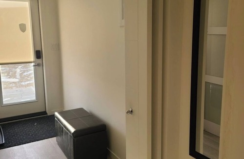 Airdrie House | Luxurious 1-bedroom basement suite in marvelous Airdrie 15 minutes to the Airpor