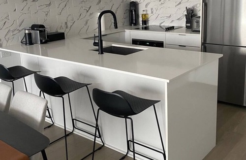 Griffintown Apartment | Luxurious 1 bedroom in the Heart of Montreal