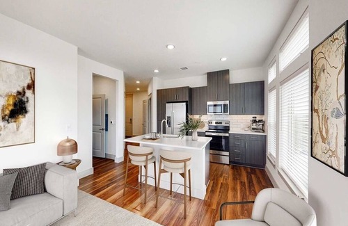 Addison Apartment | Luxurious 1 bedroom in Dallas Area! Free Wi-Fi, Fitness Center and much more!