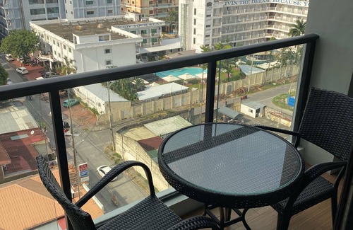 Balibago Condo | Luxurious 1 Bedroom King Bed Skyline View Walking Street Condo