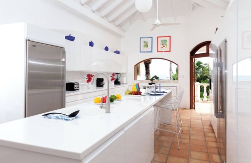 The Valley Villa | Luxurious 10-bedroom villa with WiFi and AC in amazing George Hill