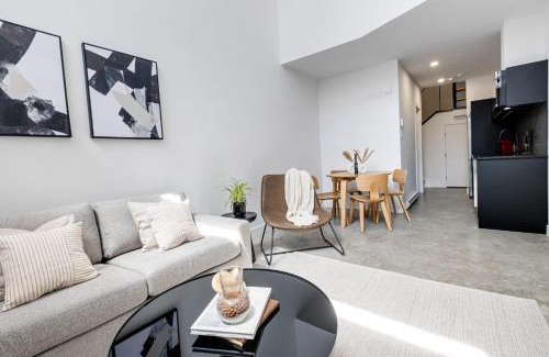 Mile End Apartment | Luxurious 1BDR Two-Floor Loft in Mile End -1A