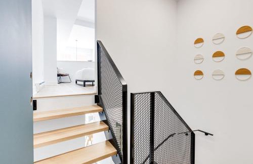 Mile End Apartment | Luxurious 1BDR Two-Floor Loft in Mile End -1A