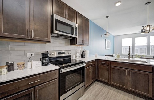 Fishers Apartment | *LUXURIOUS 1BED/1BATH - KING BED* -POOL