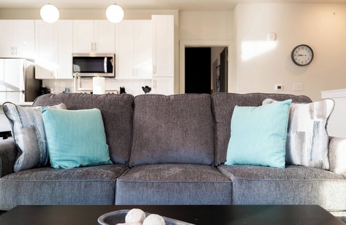 Pflugerville Apartment | Luxurious 1BR Gem – Steps from the Action