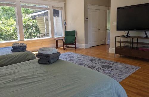 Durham Apartment | Luxurious 1br In Grand Old Home