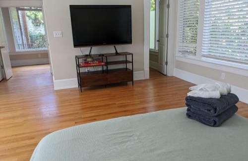 Durham Apartment | Luxurious 1br In Grand Old Home