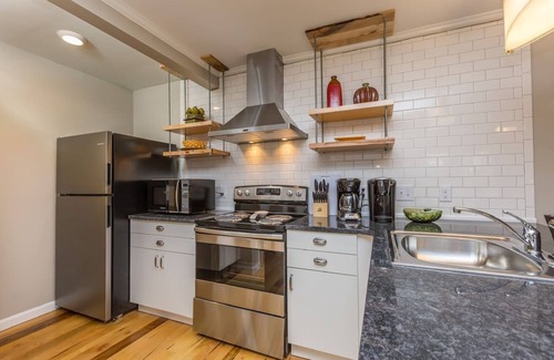 Winston - Salem Apartment | Luxurious 1BR Located Near Downtown & Hospital